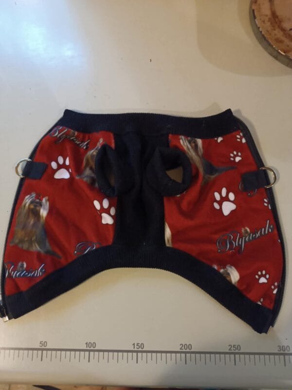 Блузка от полар щампа с гръбно закопчаване