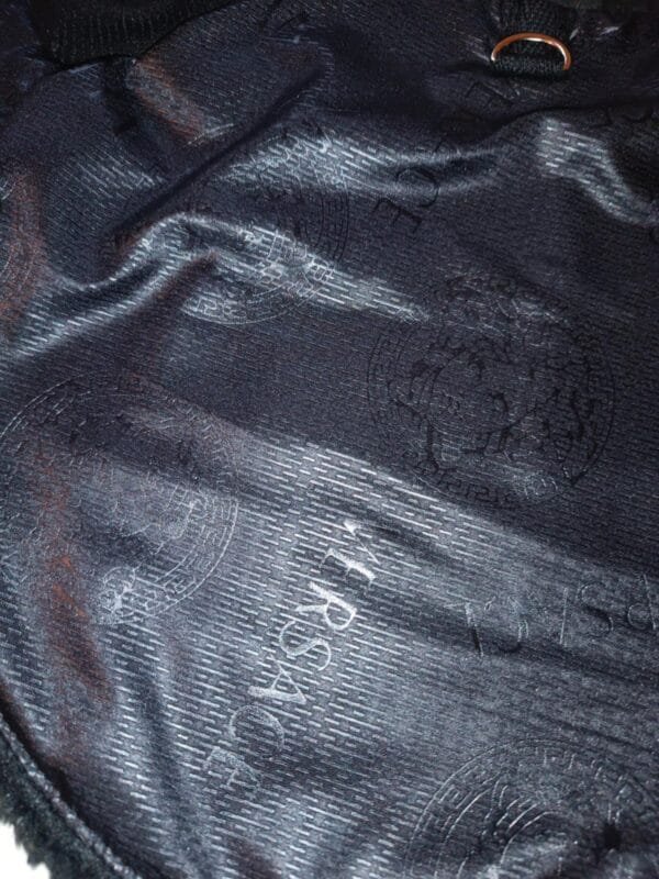 da021e57-e315-4561-b6d9-23aca981e8f9 Яке от шушляков плат Versace