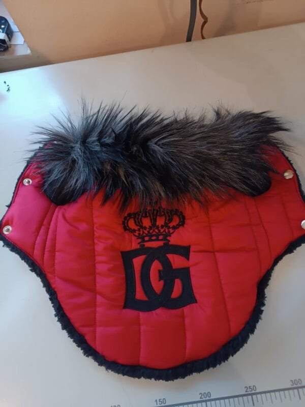 dc9f99d2-528e-4d6f-b087-5100e80e7932 Красиво яке с яка от еко косъм