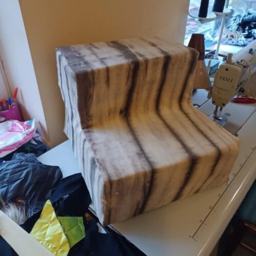 91f9b888-1d7b-49fc-89ca-c821123be950 Стълбичка от кадифе рипс