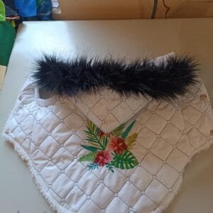 Яке със сваляща се качулка