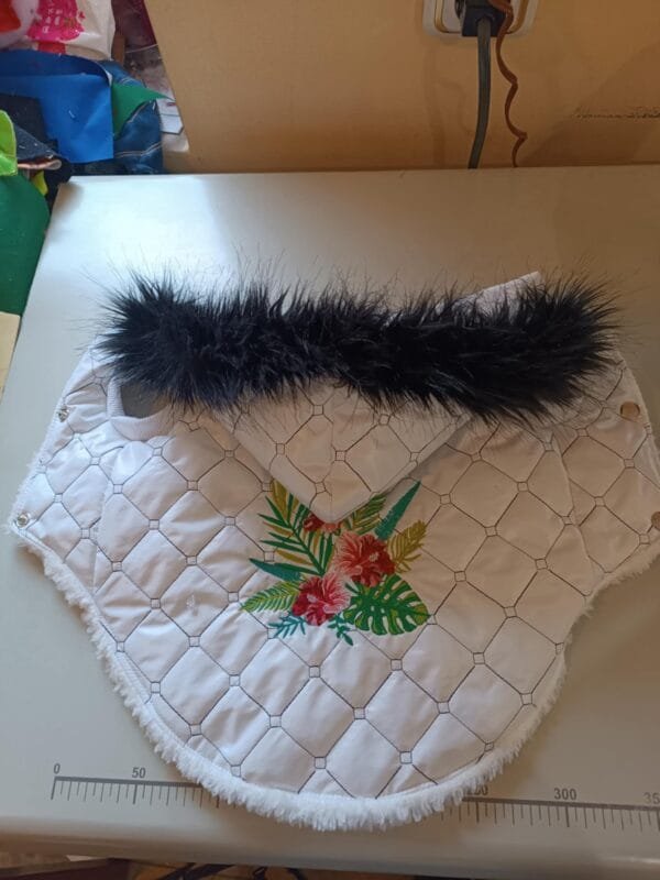 Яке със сваляща се качулка