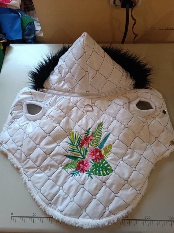 Яке със сваляща се качулка