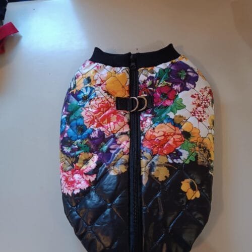 Яке с гръбно закопчаване