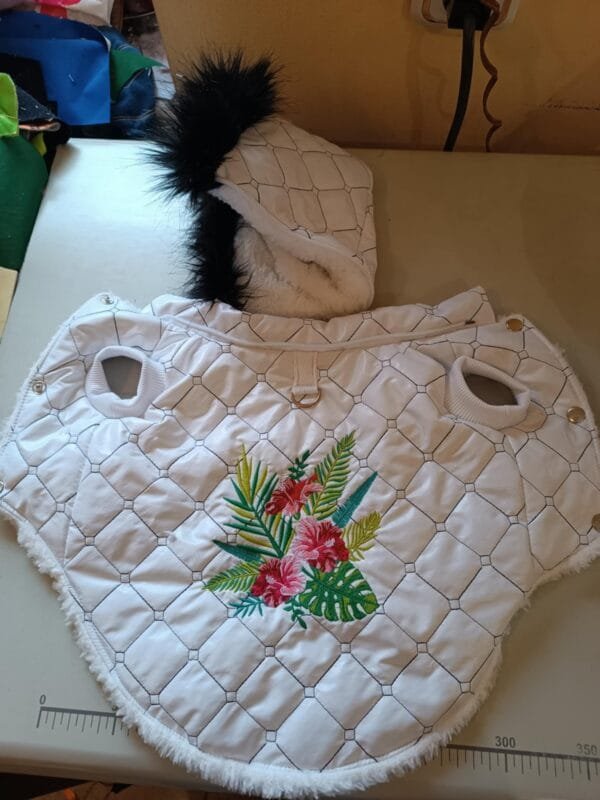 Яке със сваляща се качулка