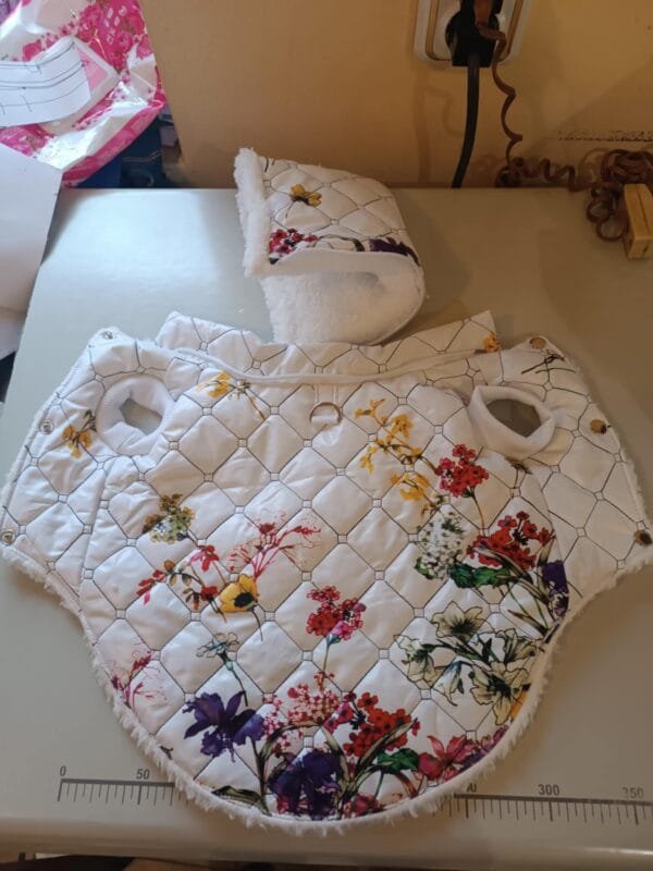 Яке със сваляща се качулка