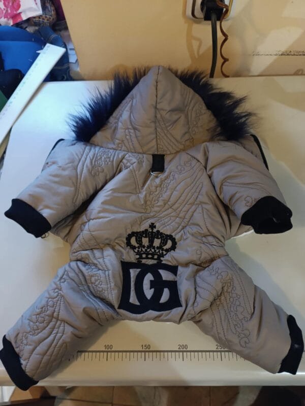 b2ba5861-9438-463e-afef-dbacbd1a82bd Гащеризон от шушляков плат с машинна бродерия