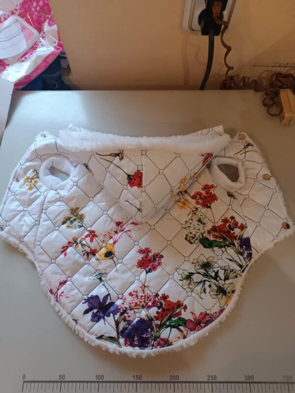 Яке със сваляща се качулка